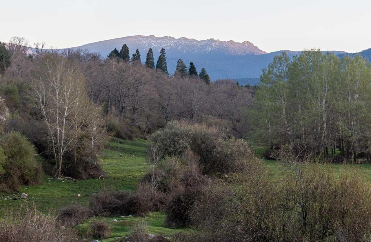 Casa Rural Valsain Lodge La Pradera de Navalhorno Luaran gambar